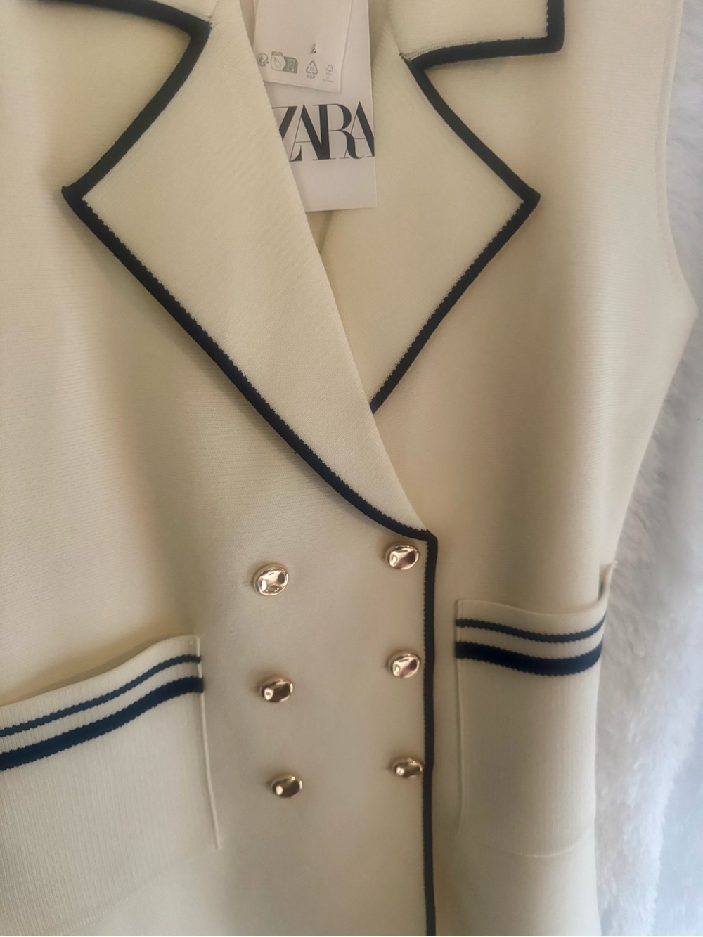 Zara Cream Sleeveless Double-Breasted Blazer Vest with Navy Trim - Picture 3 of 4